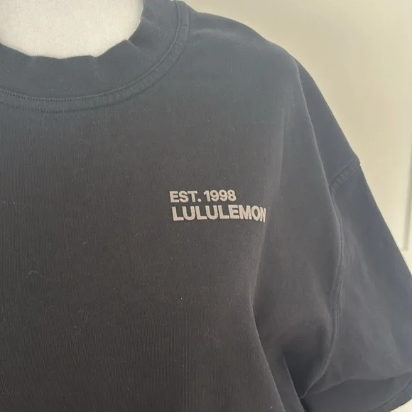 lululemon athletica Women's Black Short Sleeve Tee - Picture 2 of 3